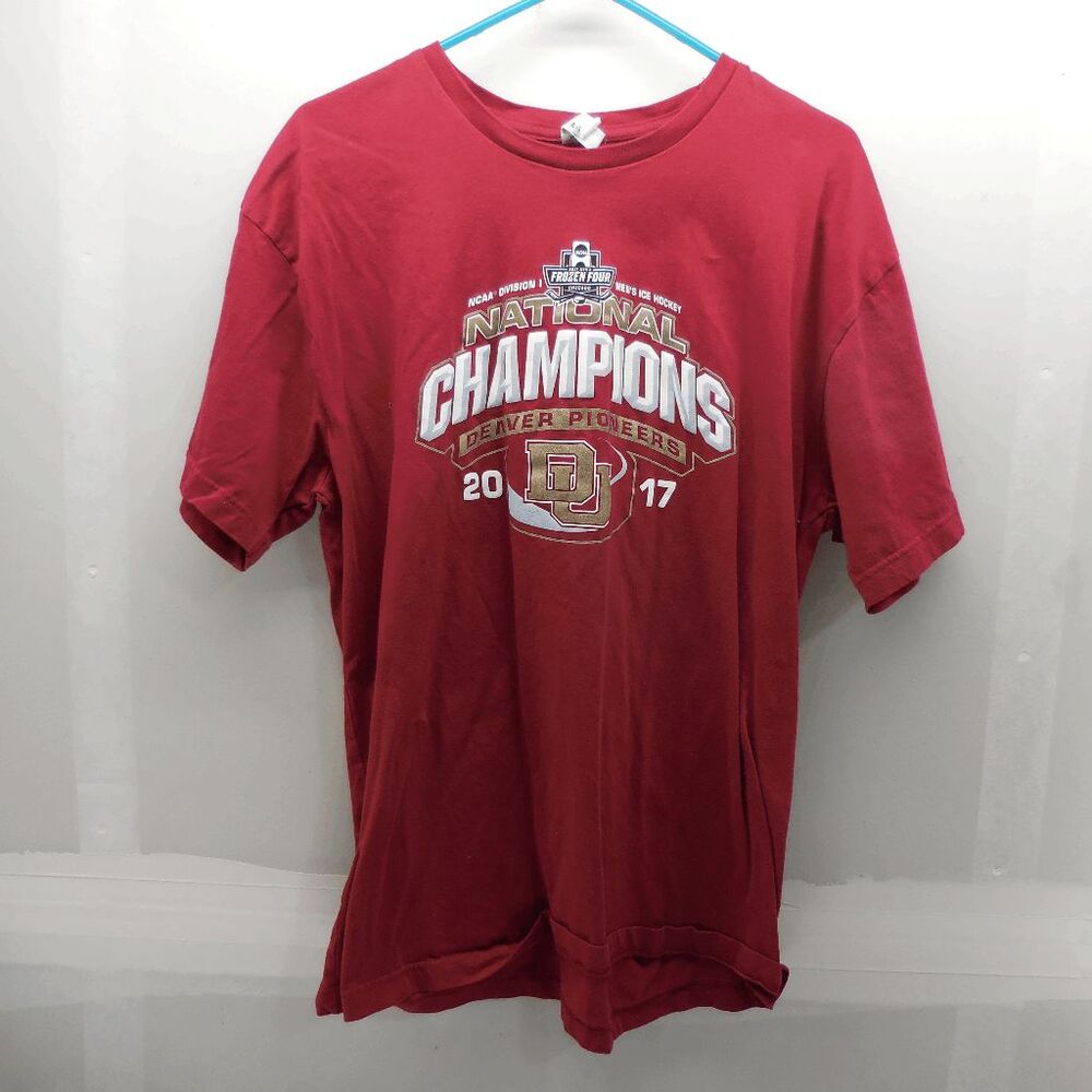 University of Denver DU Adult XL T-Shirt 2017 NCAA Div 1 Hockey Champions EUC